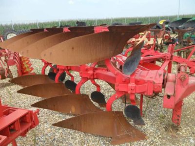 Plug Kverneland cu 3 trupite