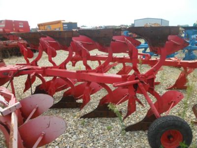 Plug Kverneland cu 3 trupite