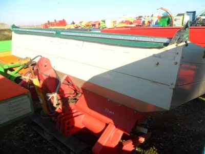 Masina de imprastiat ingrasaminte chimice Vicon de 2000 l