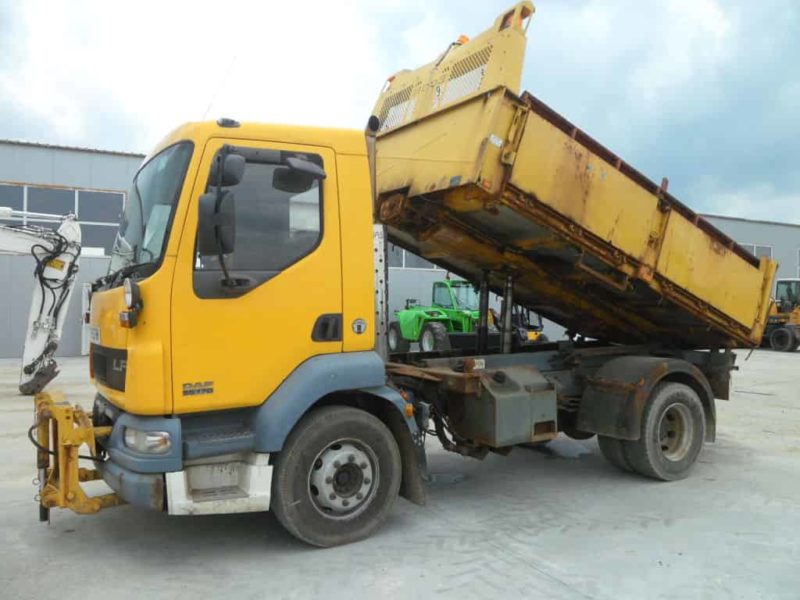 Autoutilitara DAF 55.170 cu sararita si lama zapada