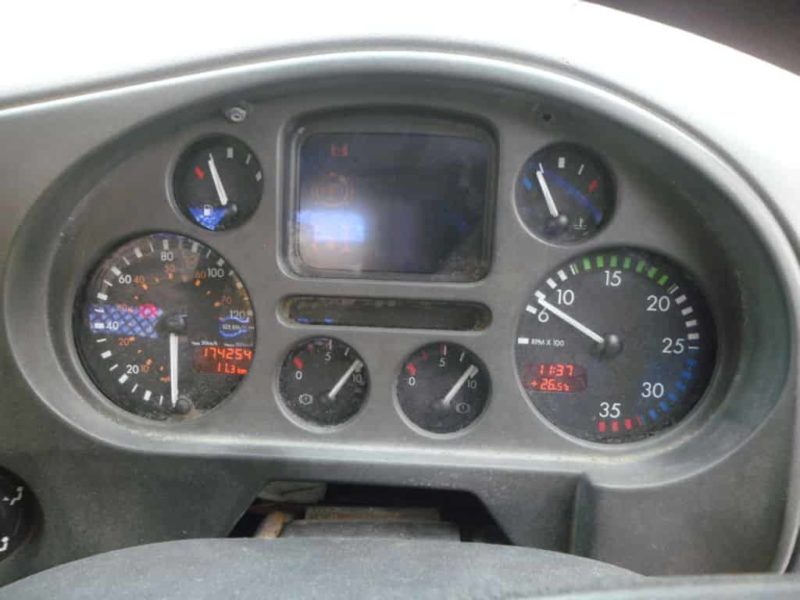 Autoutilitara DAF 55.170 cu sararita si lama zapada