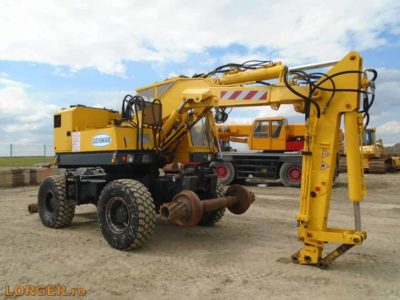 Excavator pe pneuri Geismar KGT-V pentru cale ferata
