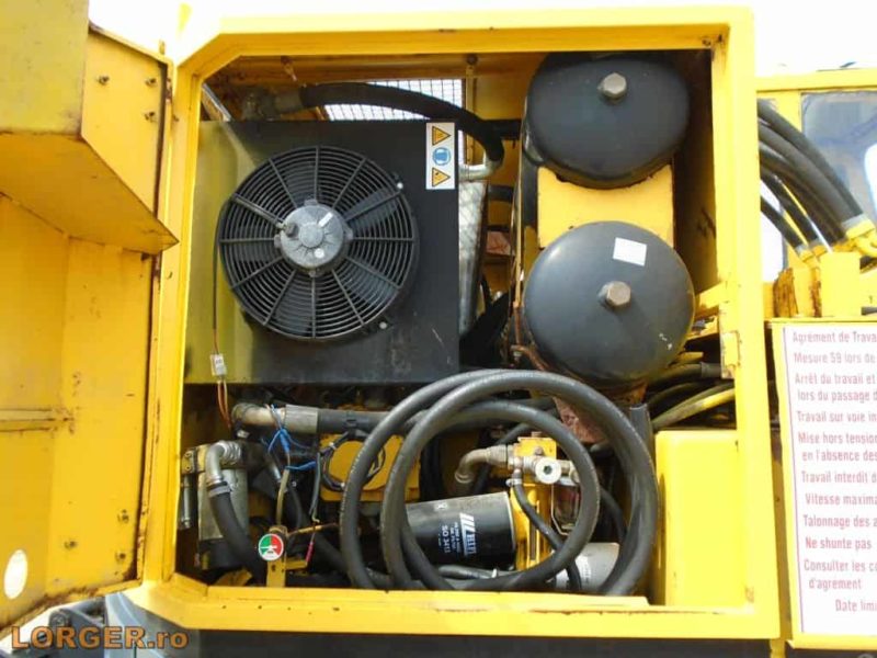 Excavator pe pneuri Geismar KGT-V pentru cale ferata