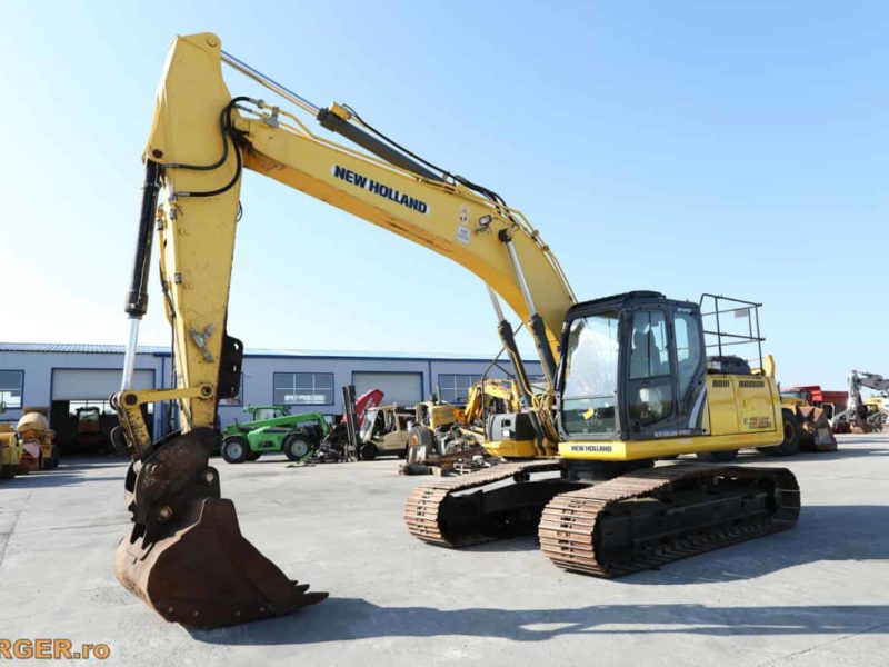 Excavator pe senile New Holland E215