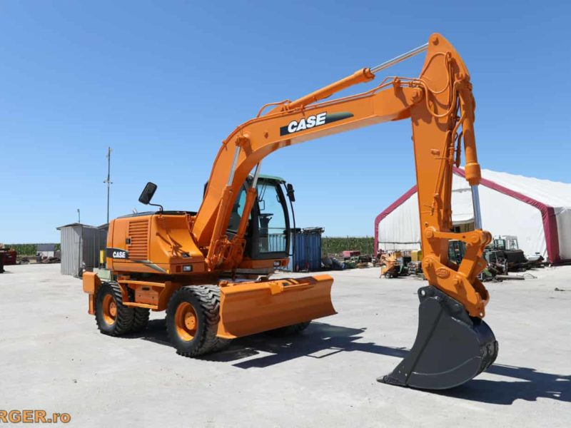 Excavator pe pneuri Case WX 145