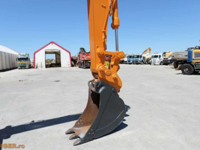 Excavator pe pneuri Case WX 145
