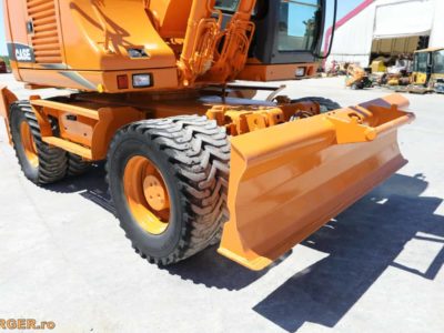Excavator pe pneuri Case WX 145