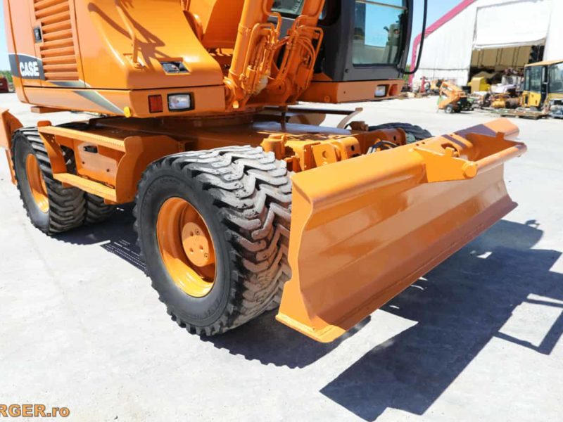 Excavator pe pneuri Case WX 145
