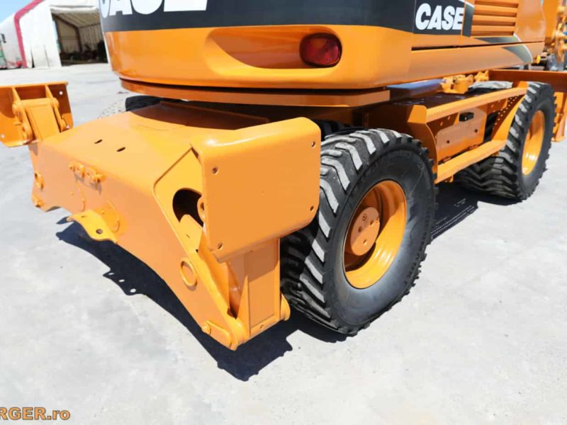 Excavator pe pneuri Case WX 145