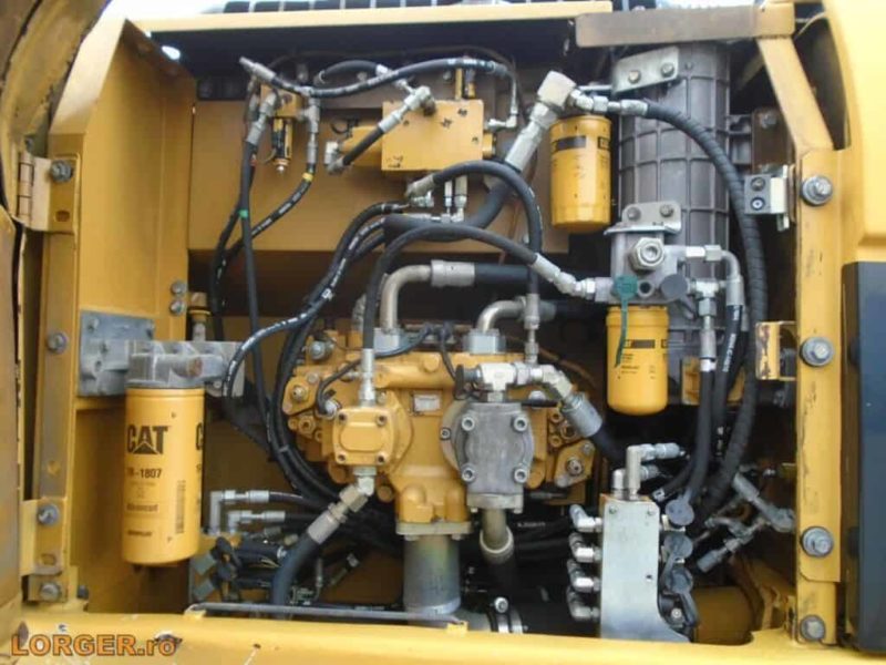 Excavator pe senile Caterpillar 323D