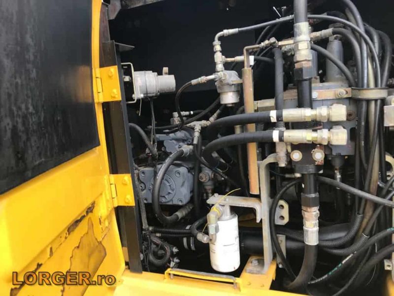 Excavator pe senile New Holland E145 - 2006