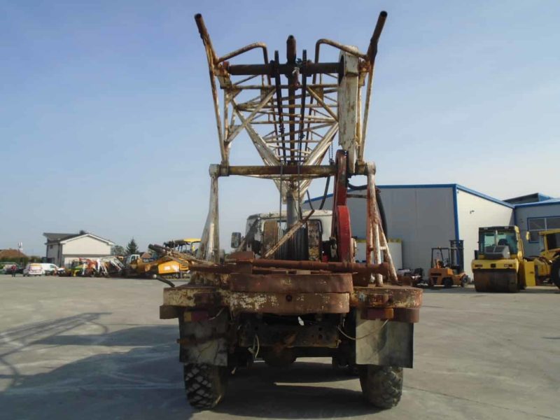 Camion ZIL 6x6 pentru forat puturi