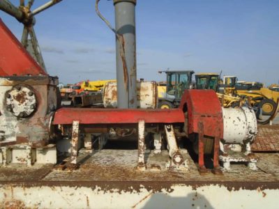 Camion ZIL 6x6 pentru forat puturi