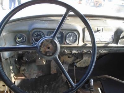 Camion ZIL 6x6 pentru forat puturi