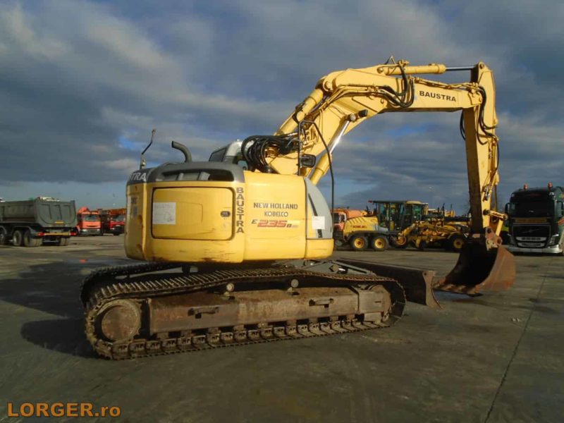 Excavator pe senile New Holland E235B SR-2