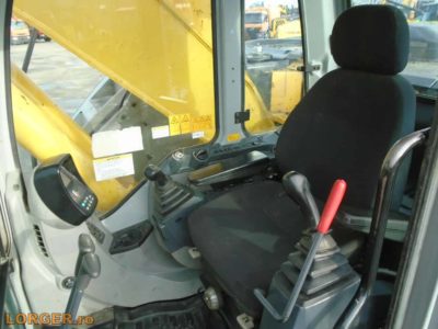 Excavator pe senile New Holland E235B SR-2