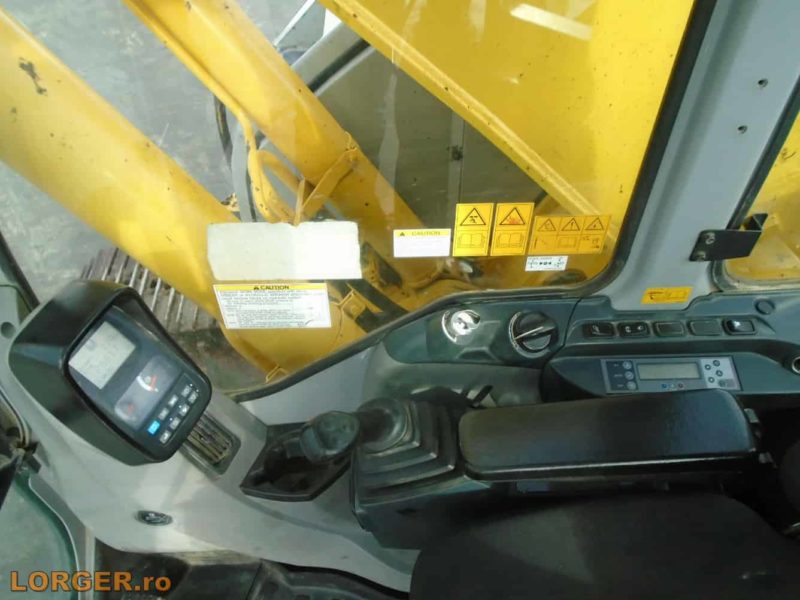 Excavator pe senile New Holland E235B SR-2