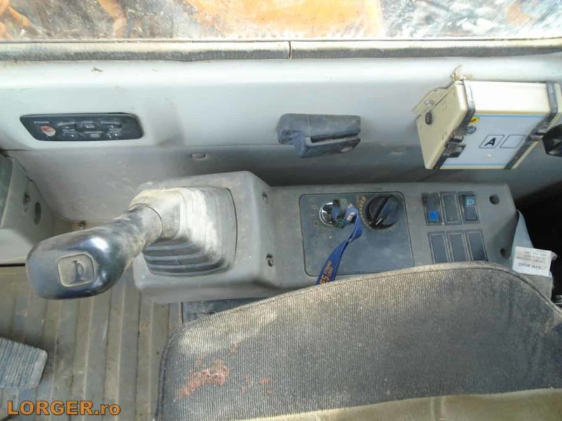 Excavator Hyundai Robex 110-7 pe senile de cauciuc