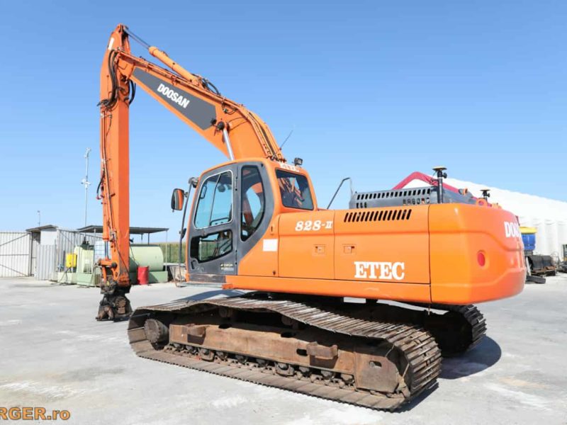Excavator pe senile Doosan 828-11