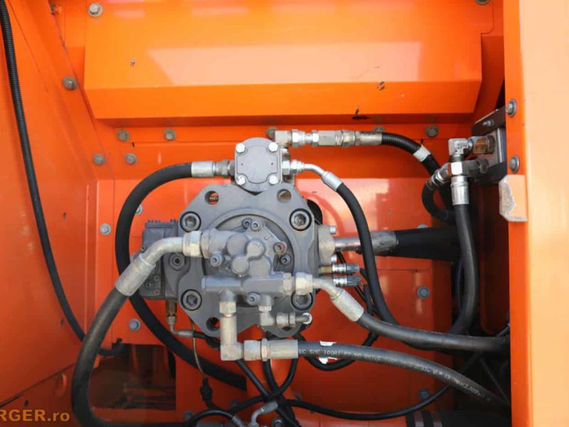 Excavator pe senile Doosan 828-11