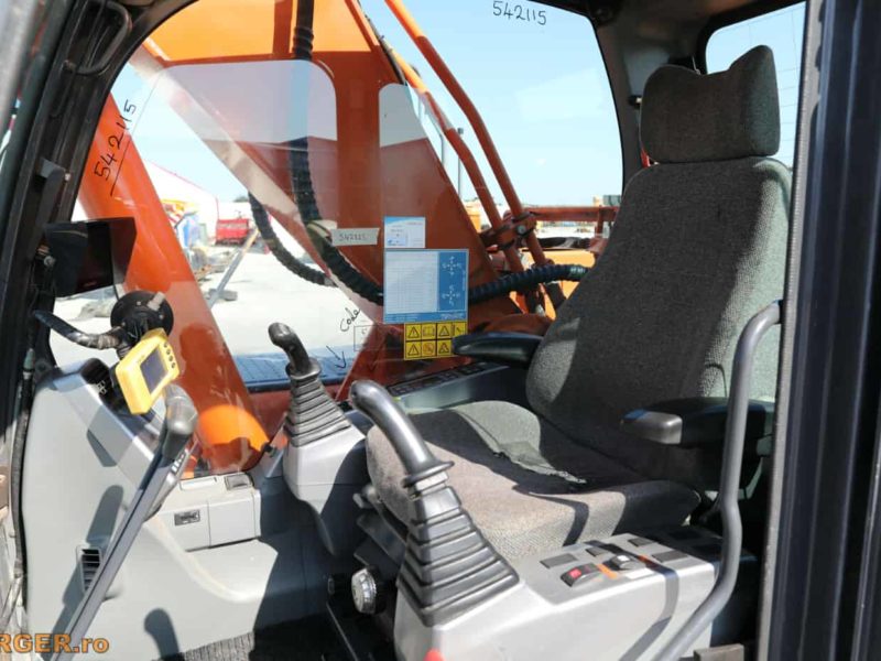 Excavator pe senile Doosan 828-11