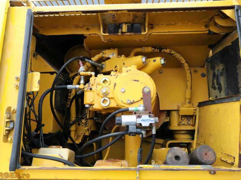 Excavator pe senile Komatsu PC340 LC-6K cu brat lung