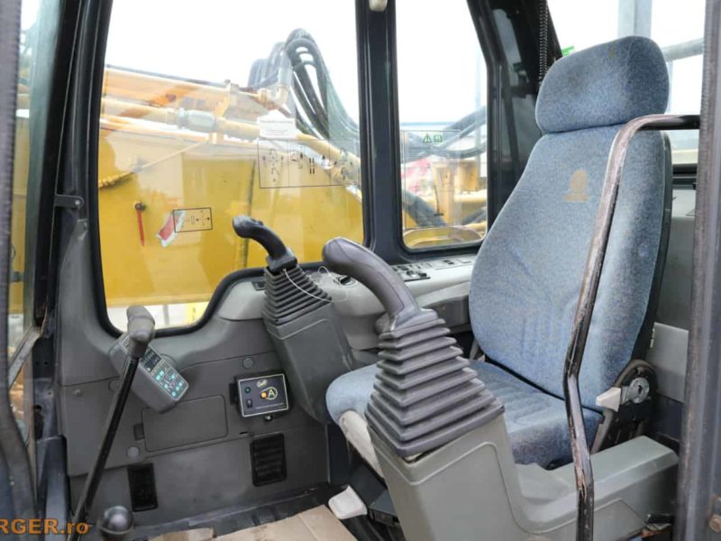 Excavator pe senile Komatsu PC340 LC-6K cu brat lung