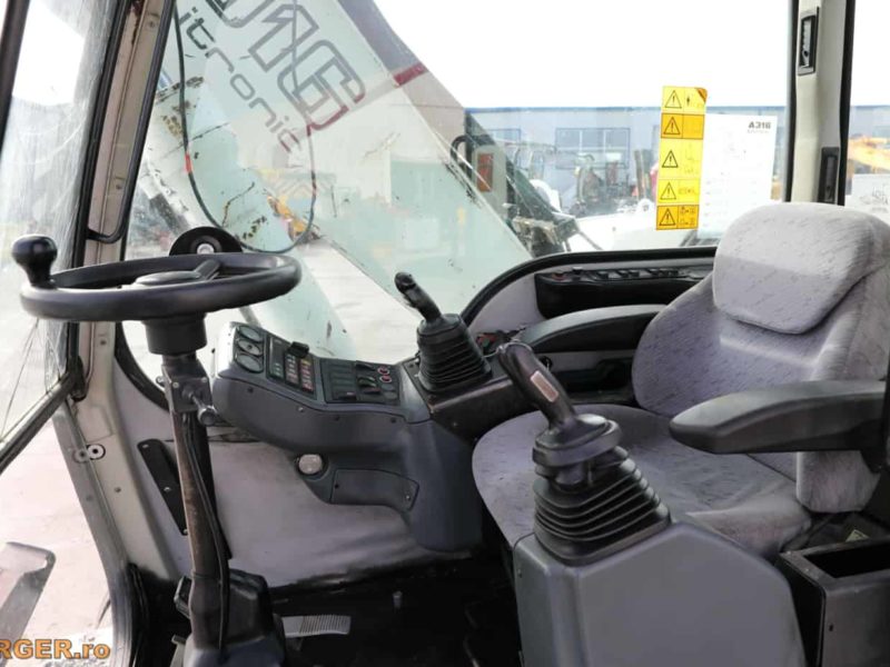 Excavator pe pneuri Liebherr A316 Litronic