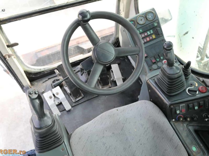 Excavator pe pneuri Liebherr A316 Litronic