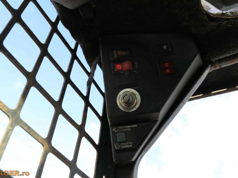 Mini-incarcator Bobcat 553