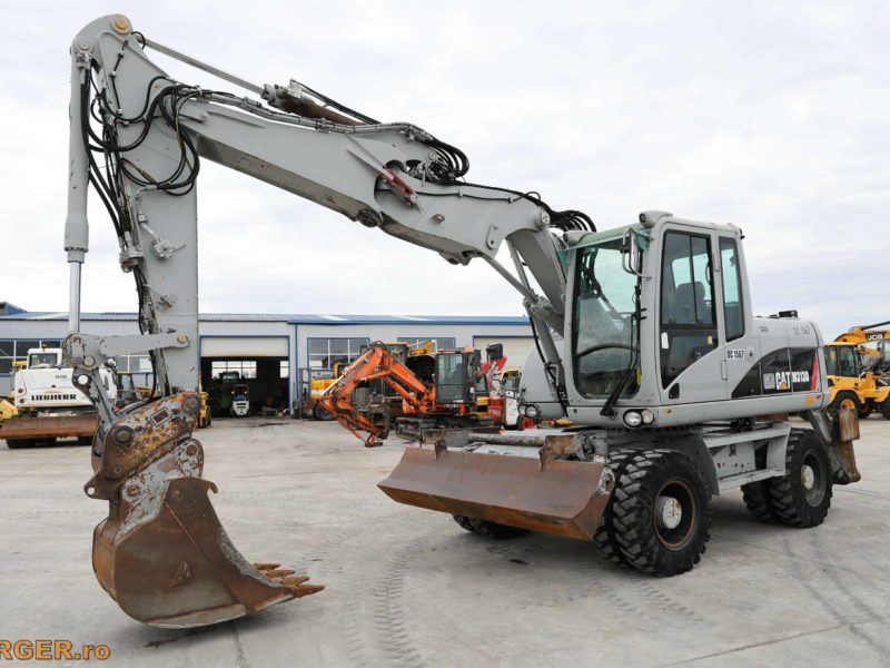 Excavator pe pneuri Caterpillar M313D - 2009