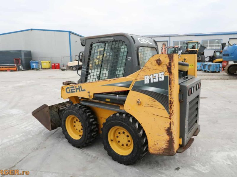 Mini-incarcator Gehl R135