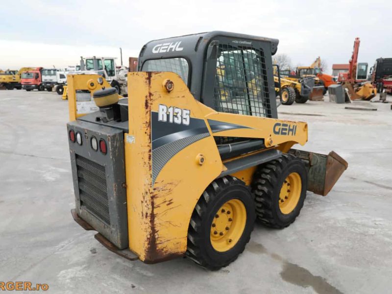 Mini-incarcator Gehl R135