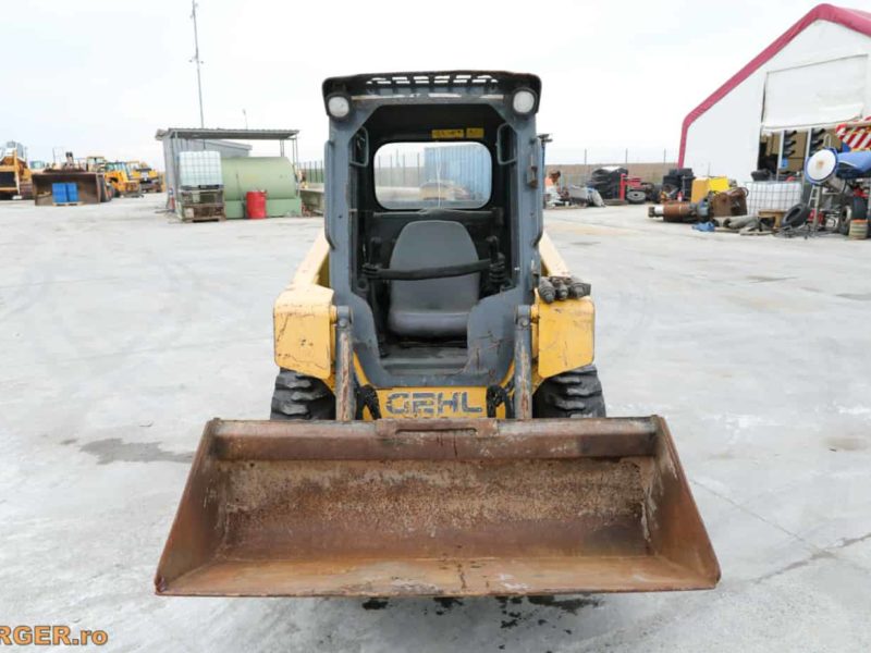 Mini-incarcator Gehl R135