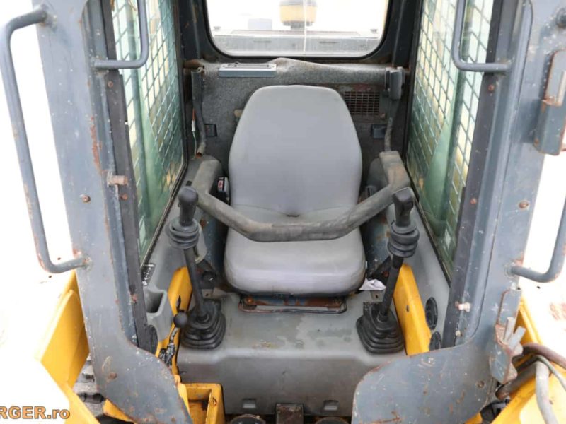 Mini-incarcator Gehl R135