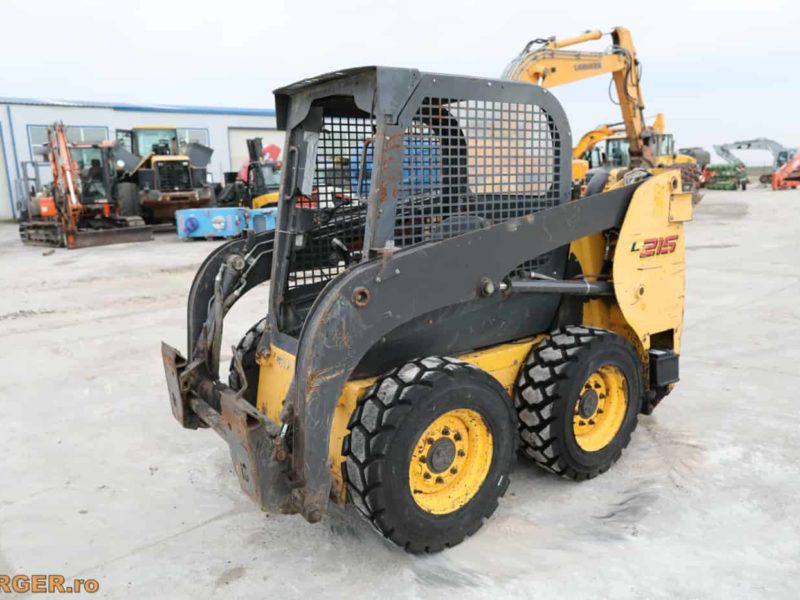 Mini-incarcator New Holland L215