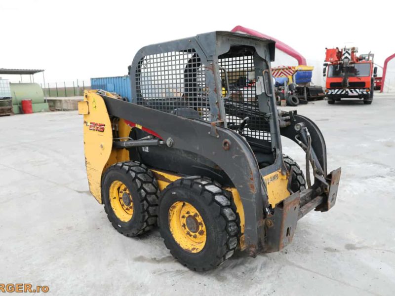 Mini-incarcator New Holland L215