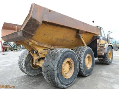 Dumper articulat Caterpillar 730