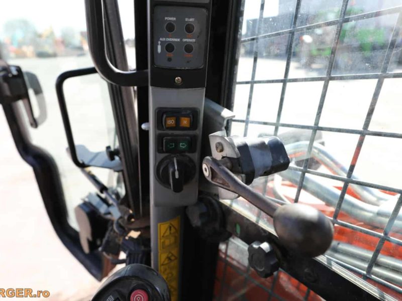 Mini-incarcator Case SR250