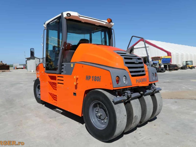 Compactor pe pneuri Hamm HP 180i NOU
