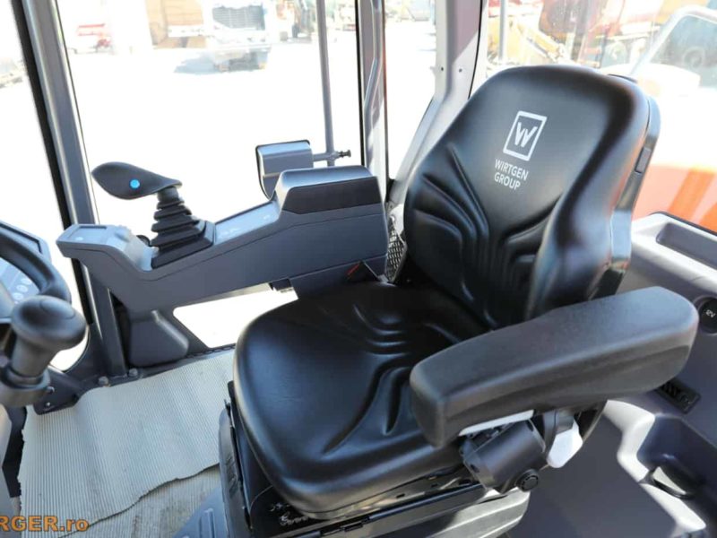 Compactor pe pneuri Hamm HP 180i NOU