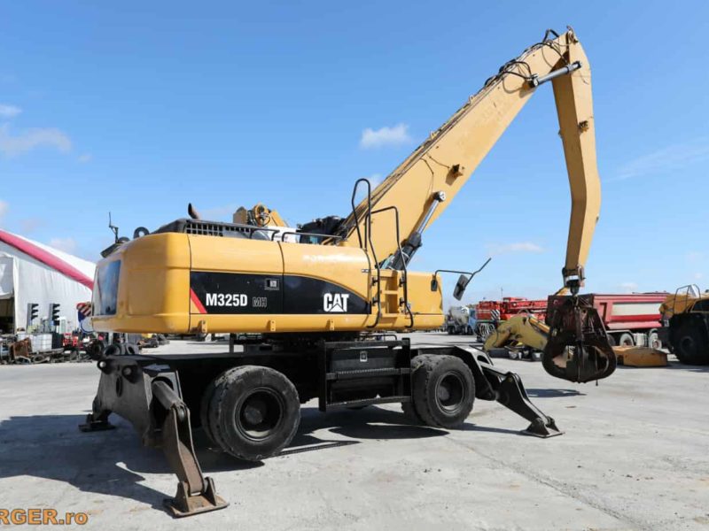 Excavator de manipulare Caterpillar M325D pe pneuri