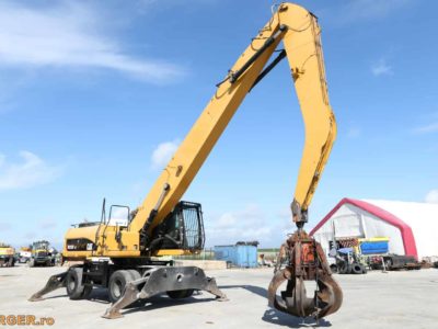 Excavator de manipulare Caterpillar M325D pe pneuri