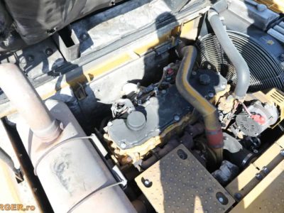 Excavator de manipulare Caterpillar M325D pe pneuri