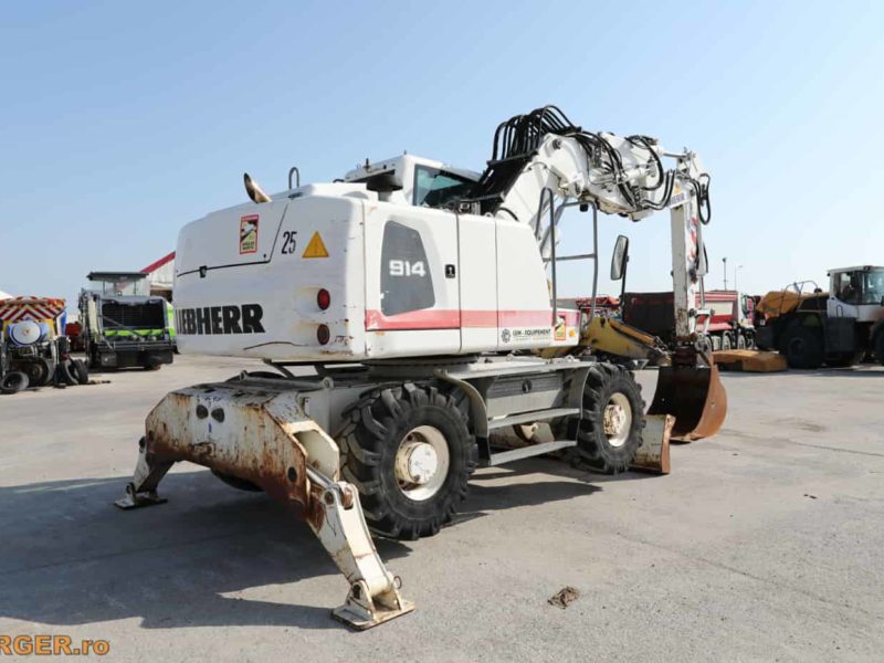 Excavator pe pneuri Liebherr A914