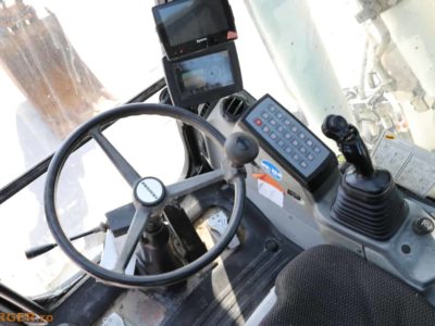 Excavator pe pneuri Liebherr A914