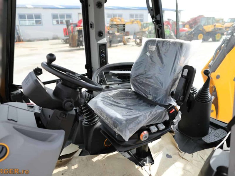 Buldoexcavator JCB 3CX NOU