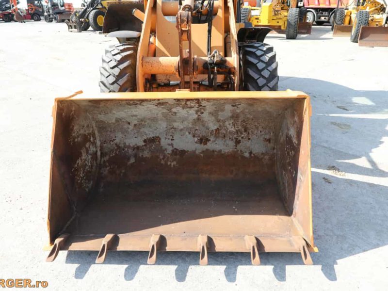 Incarcator frontal Case 221 D