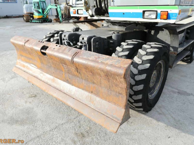 Excavator pe pneuri New Holland MH 6.6