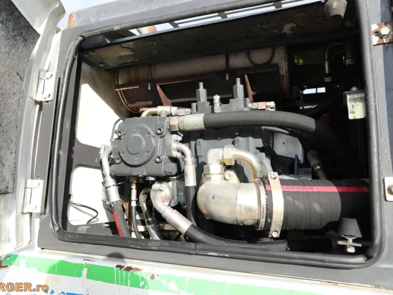 Excavator pe pneuri New Holland MH 6.6